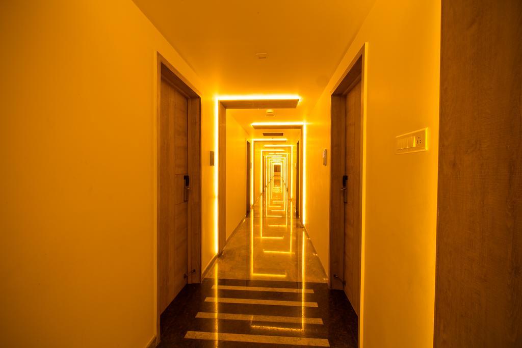 Hotel Radha Prasad Ироду Экстерьер фото
