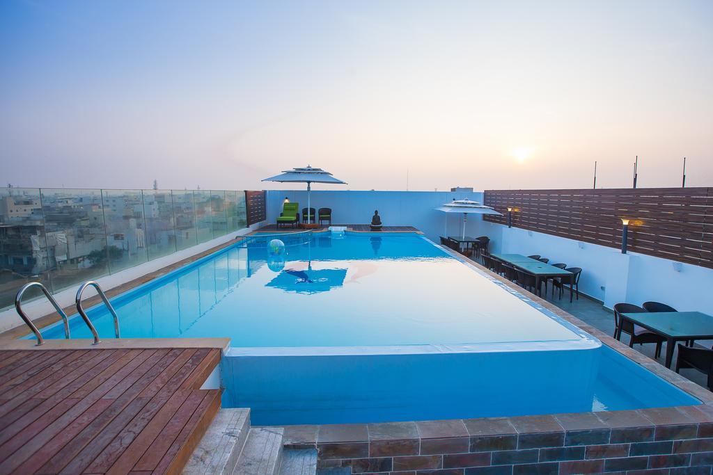 Hotel Radha Prasad Ироду Экстерьер фото